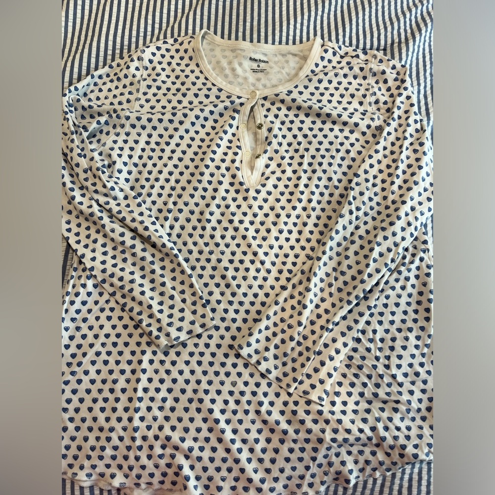 Roller Rabbit Cream Long-Sleeve Pajama Top with Navy Heart Print